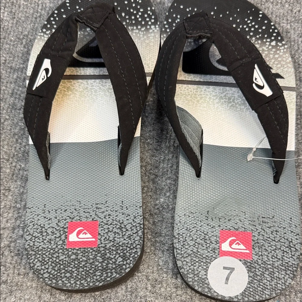 Quiksilver Black and Gray Gradient Men’s Sandals Size 7 EU40 NWOT